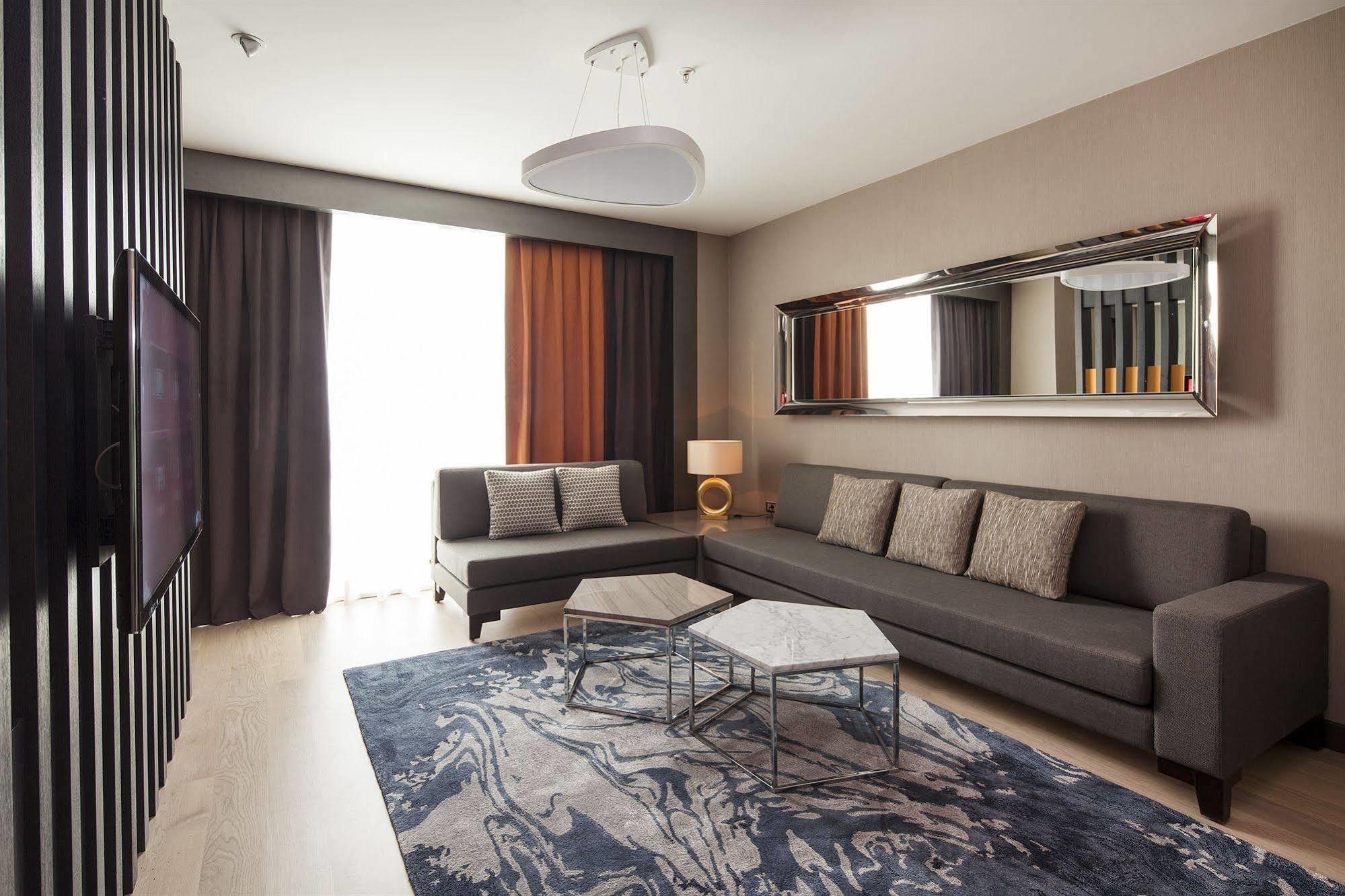 Ramada Hotel & Suites By Wyndham Izmir Kemalpasa Exterior foto